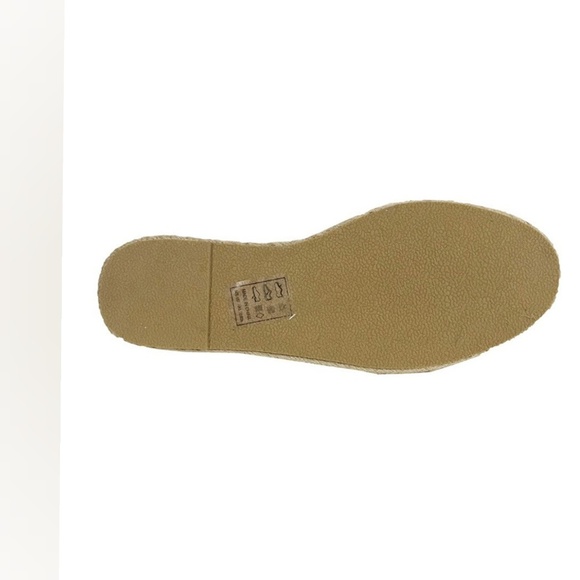 Tiered Fringe Stripe Skimmer Flat 🚨PRICE FIRM🚨 - Picture 3 of 7